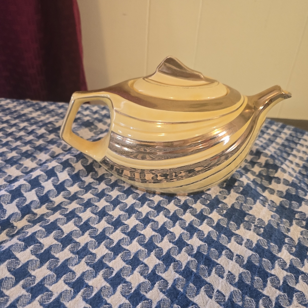 Genie  Unique Price Teapot Beige & Gold Made in England MCM Mid Century Modern